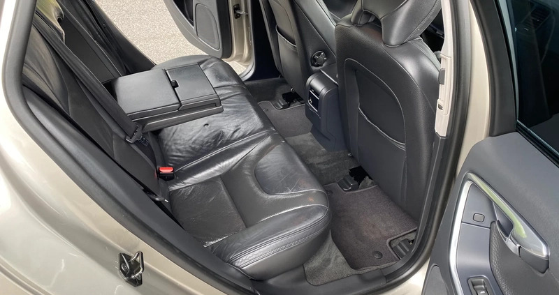 Volvo V60 cena 32900 przebieg: 238124, rok produkcji 2012 z Łapy małe 254